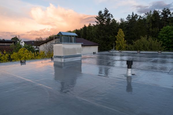 Professional Rubber Roof Cleaning